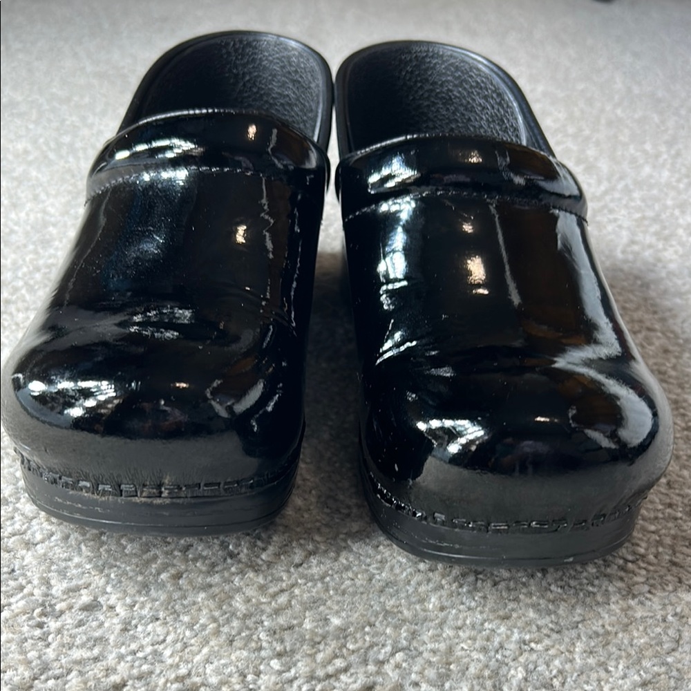 Dansko Black Patent Leather Size 42 Shiny Professional Clogs - Picture 6 of 8